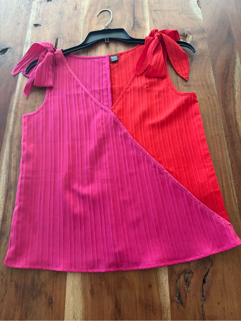 Colorblock Tie-Shoulder Sleeveless Blouse in Pink & Red